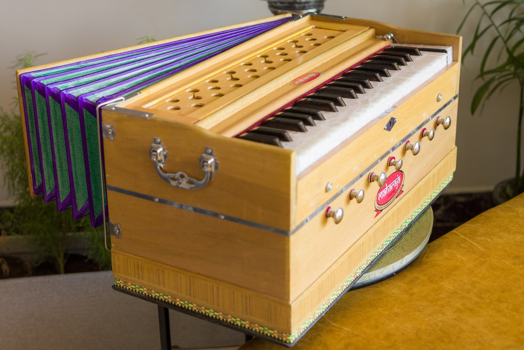 Maharaja Musicals Harmonium, 3.25 Octave, 7 Stops, Coupler, Natural