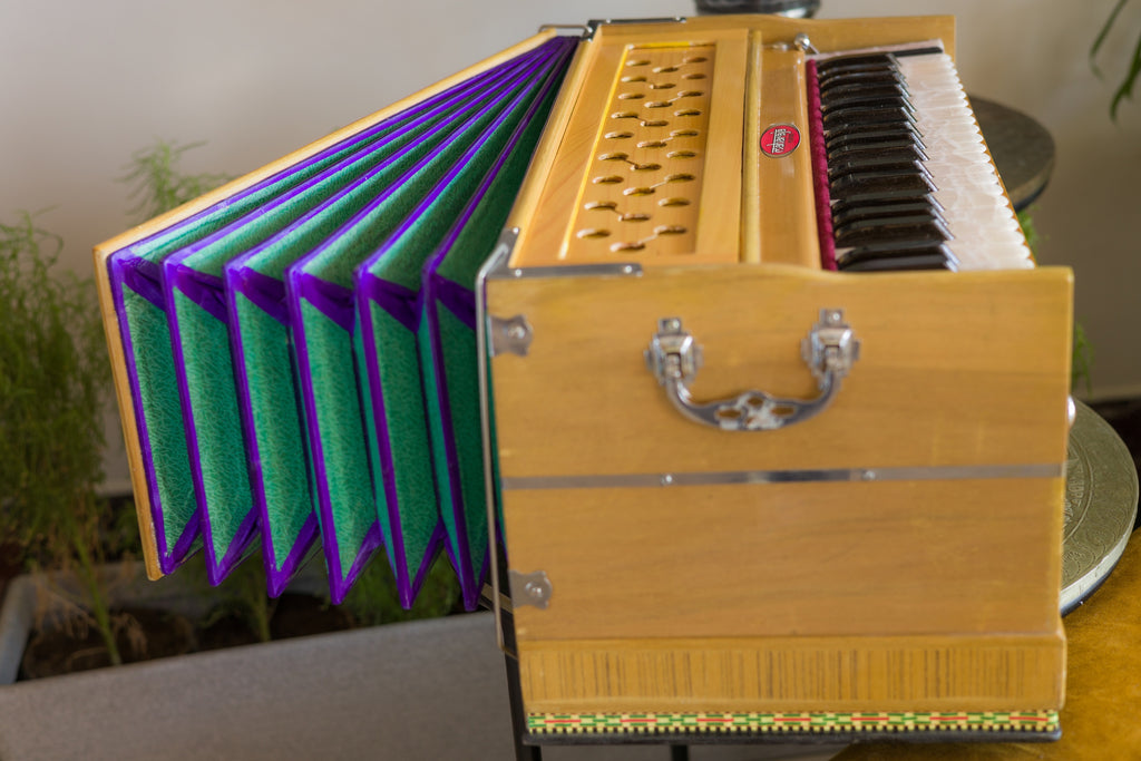 Maharaja Musicals Harmonium, 3.25 Octave, 7 Stops, Coupler, Natural