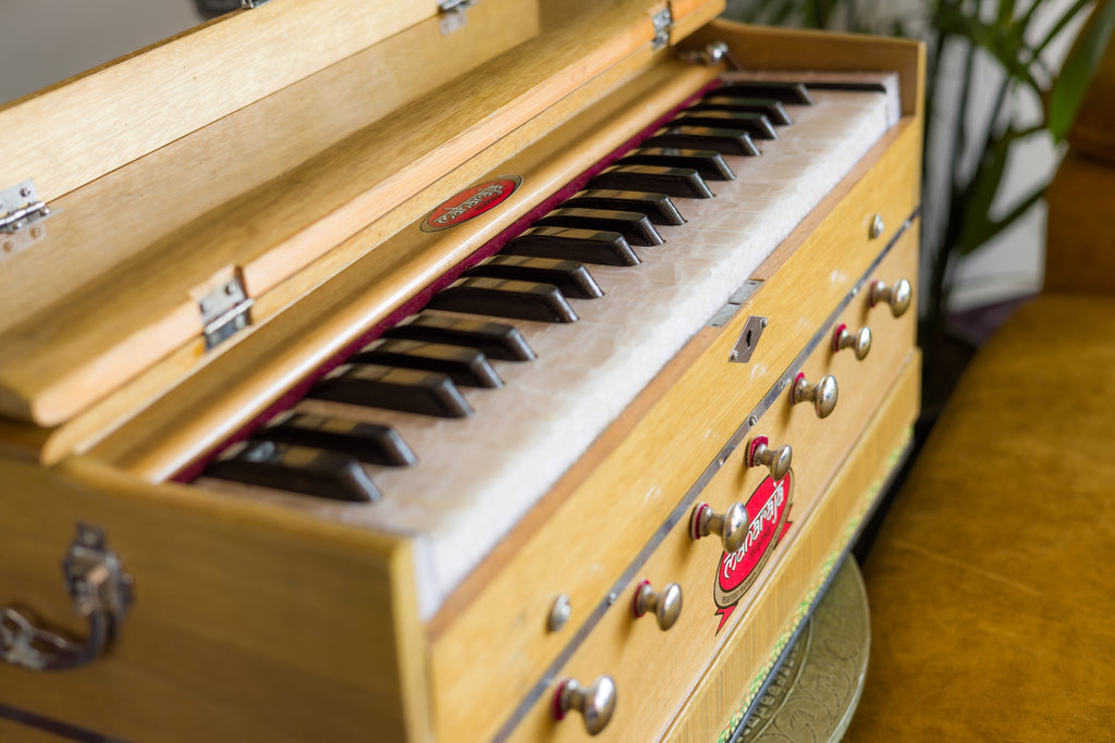 Maharaja Musicals Harmonium, 3.25 Octave, 7 Stops, Coupler, Natural