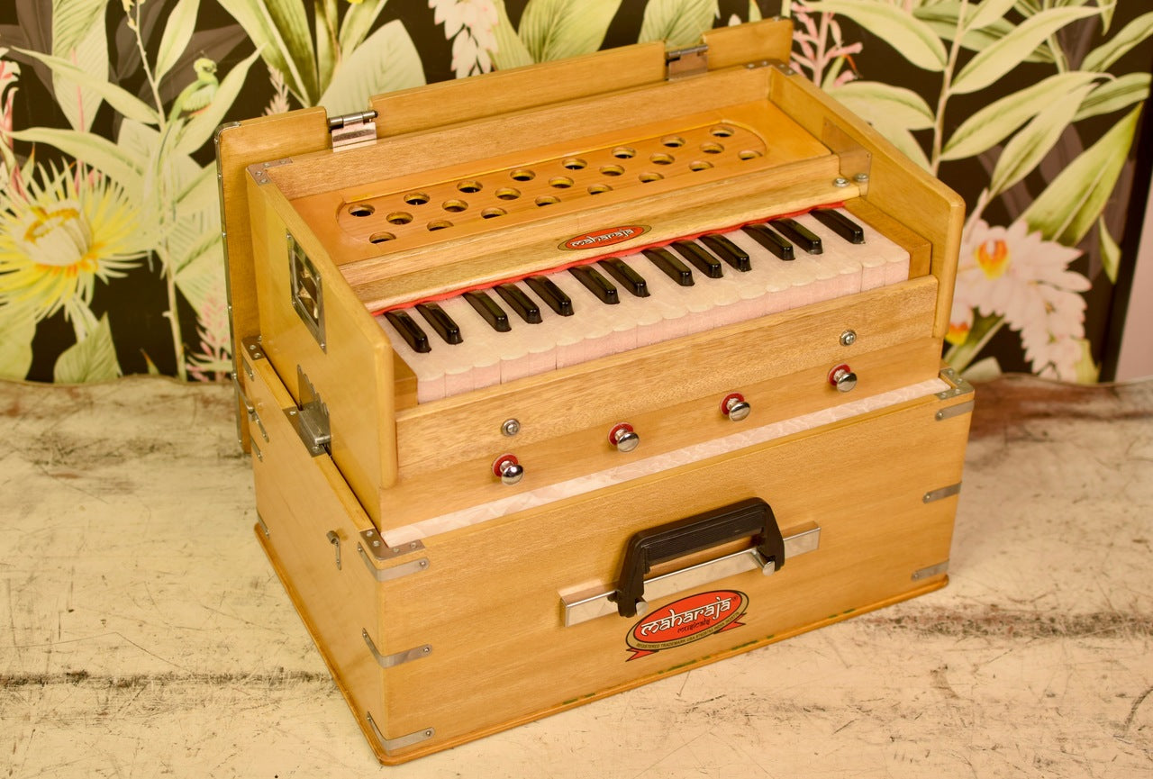 Maharaja Musicals Kirtan Harmonium, Natural, 32 Keys