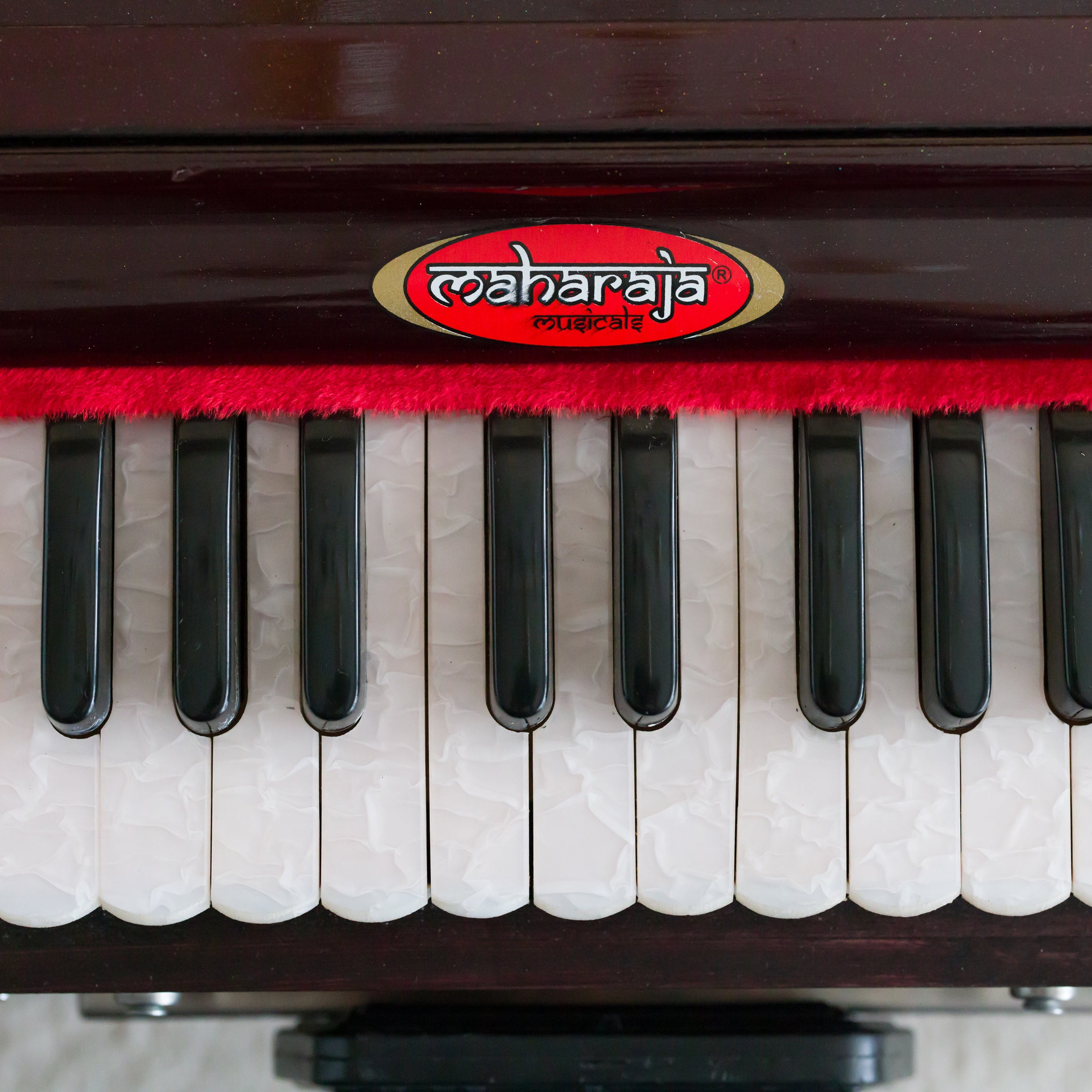 Maharaja Musicals Kirtan Harmonium, 2 1/4 Octave, Dark Mahogany