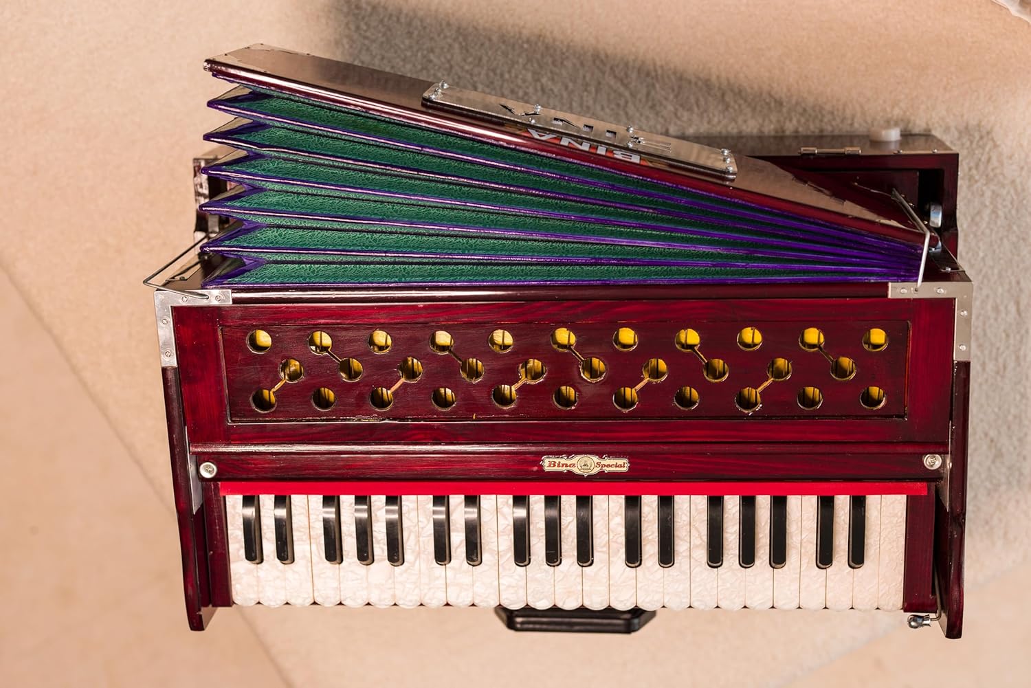 Bina No. 17 Deluxe Harmonium, 2 Reeds, 3.5 Octave, Coupler